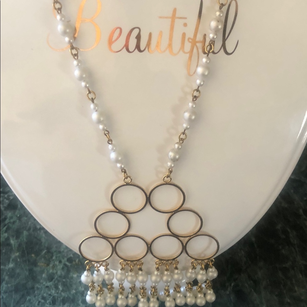 Elegant fall Gold and White Pearl Necklace